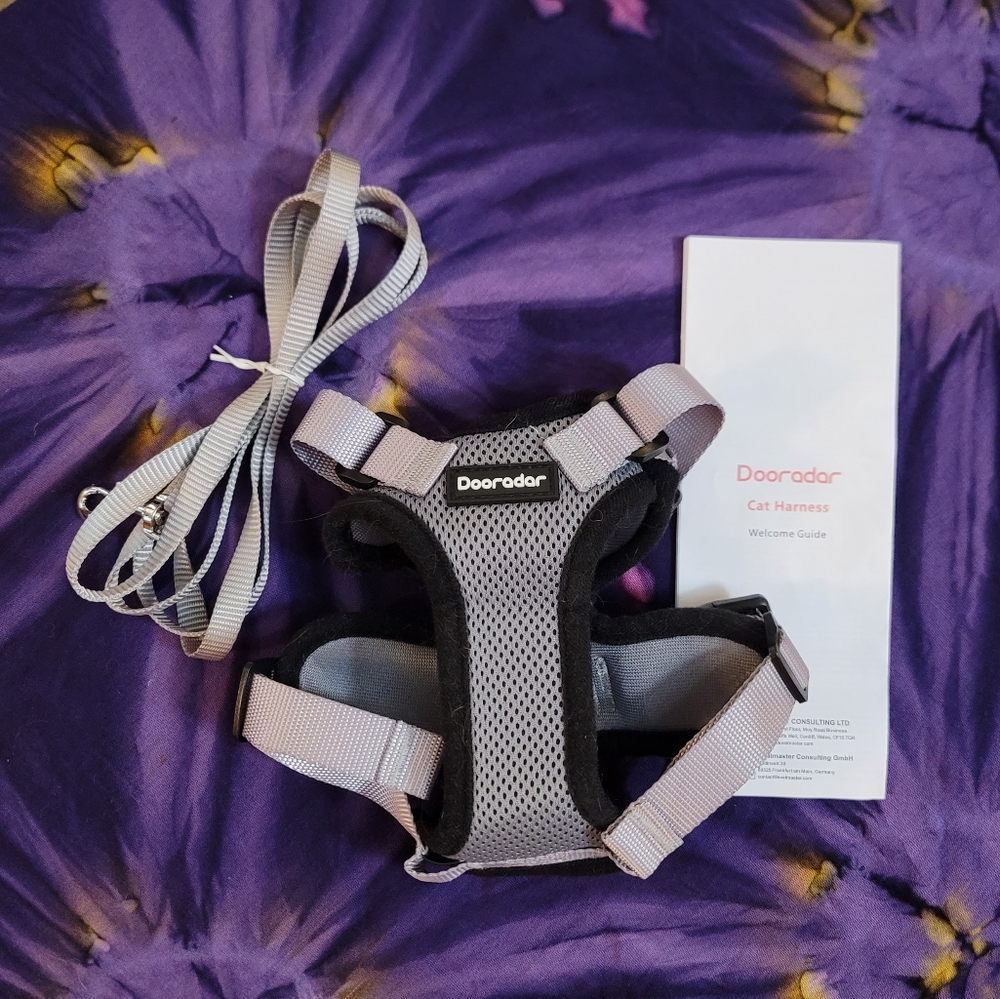 NIB. DOORADAR CAT HARNESS.